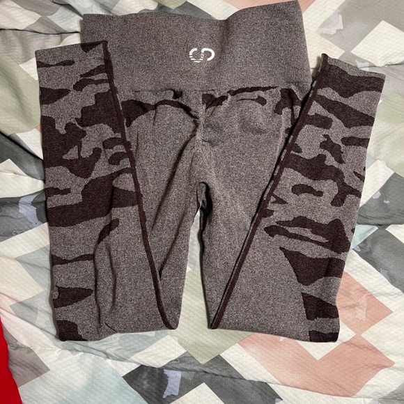 Curves and combatboots scrunch butt leggings - Picture 2 of 3